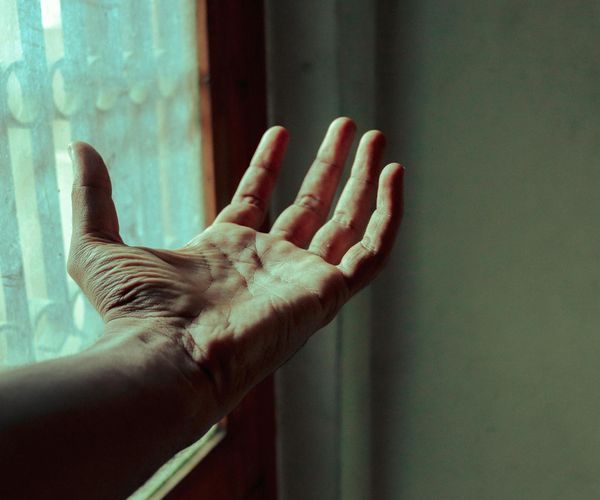 Silhouette of a person meditating, with lines connecting the head and the body.